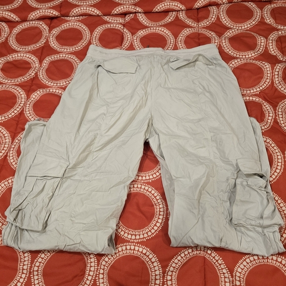 Lululemon Relaxed Mid-Rise 32" Dance Studio Pant  in Bone - Picture 2 of 4